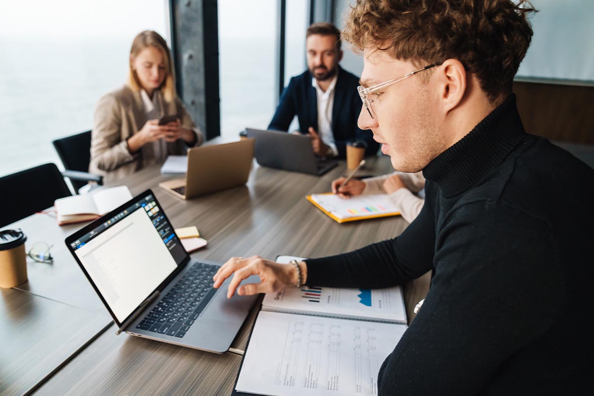 Die Daten des Mitarbeitenden konnten nach einem Cyberangriff auf seinem Laptop wiederhergestellt werden © Shutterstock, Dean Drobot
