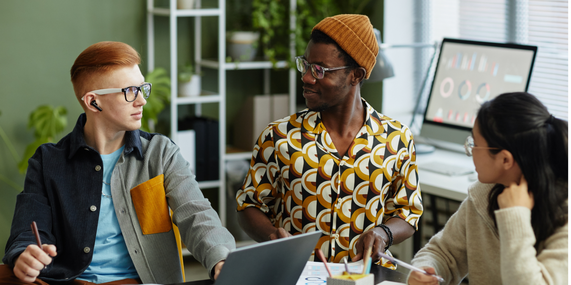 Arbeitswelt 4.0:Habt ihr euch schon einmal Gedanken darüber gemacht, aus welcher Generation eure Mitarbeitenden stammen? Das ist nämlich nicht unerheblich. Hier soll es um die jüngste Generation gehen: Gen Z bringt ganz neue Werte mit, was für euch als Arbeitgebende bedeuten kann, dass ihr euch in einigen Punkten anpassen solltet.  