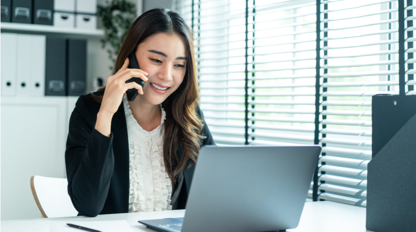 Wenn ihr den Verdacht habt, dass es sich um Phishing handeln könnte, kontaktiert den angegebenen Absender, um euch abzusichern. © Shutterstock, Hananeko_Studio