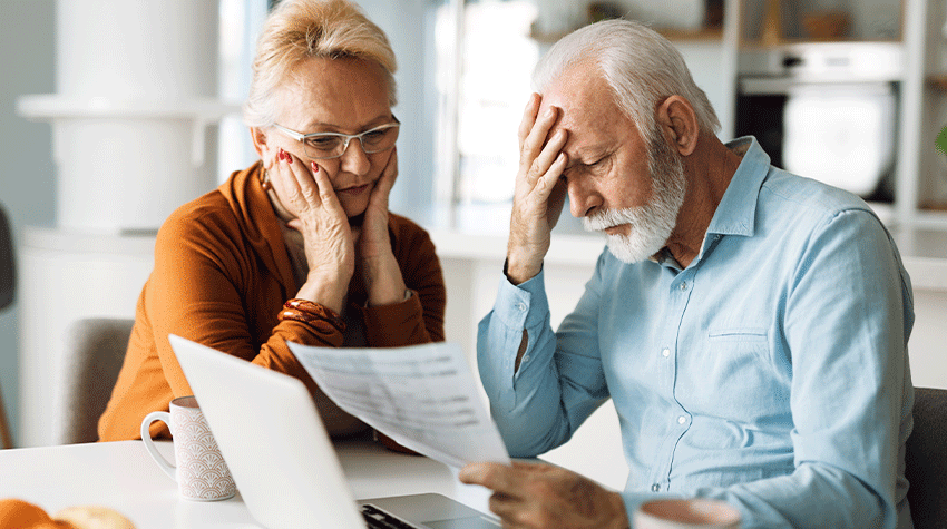 Wenn jemand eure Identität gestohlen hat, kommt es oft zu ungewöhnlichen Mahnungen oder Rechnungen.  © Shutterstock, Goksi