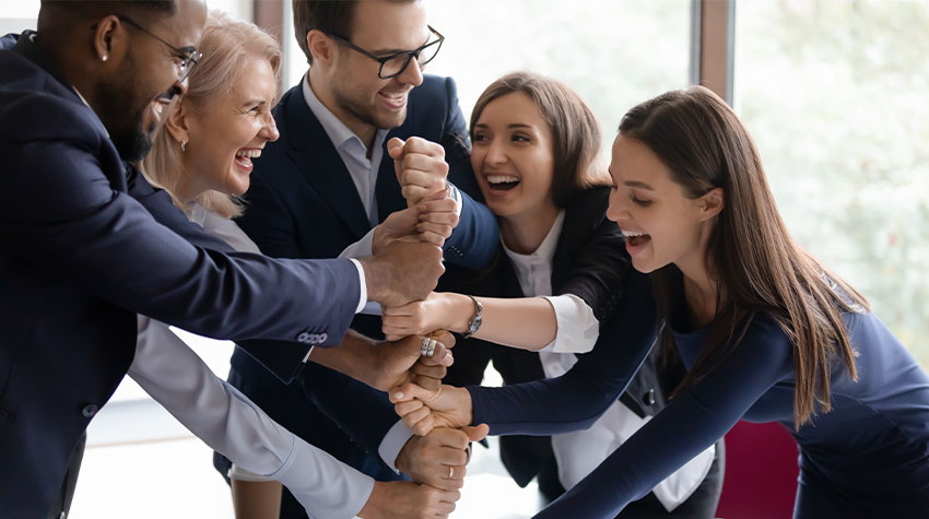 Ein gut funktionierendes Team kann Aufgaben im Unternehmen schneller und effektiver lösen. © Shutterstock, fizkes
