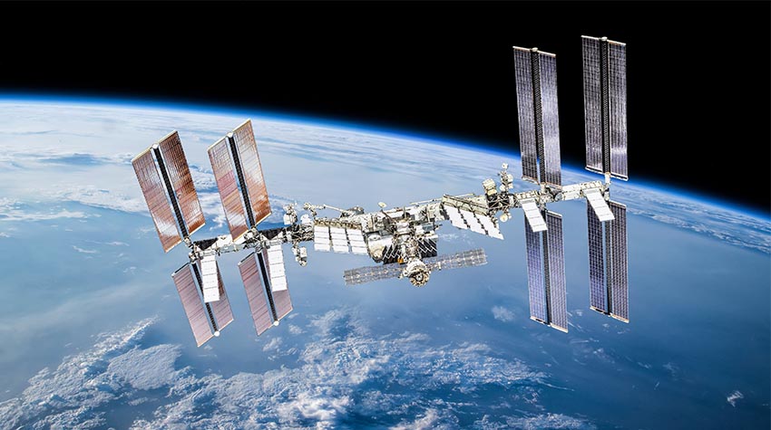 Die Herausforderungen im Weltraumsektor unterscheiden sich von anderen KRITIS-Bereichen. © Shutterstock, Dima Zel