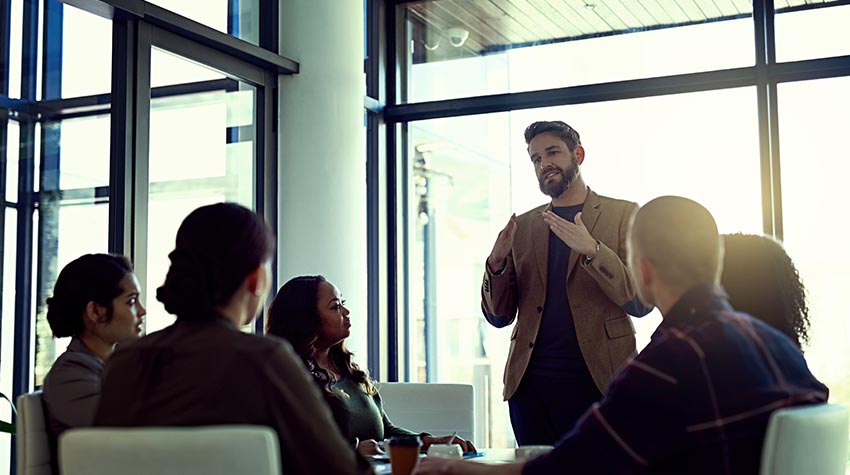 Der Onboarding-Prozess wird durch gute Kommunikation verbessert. © Shutterstock, PeopleImages.com - Yuri A