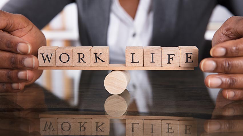 Wenn es keine ausgewogene Work-Life-Balance gibt, kann sich das Risiko für einen Burn-Out erhöhen. © Shutterstock, Andrey_Popov