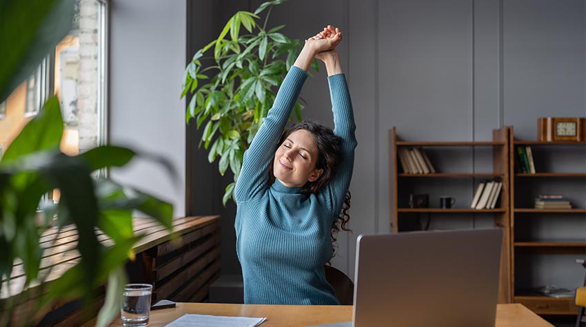 Pausen während der Arbeitszeit zuzulassen wirkt sich positiv auf die Motivation der Arbeitnehmer*innen aus. © Shutterstock, DimaBerlin