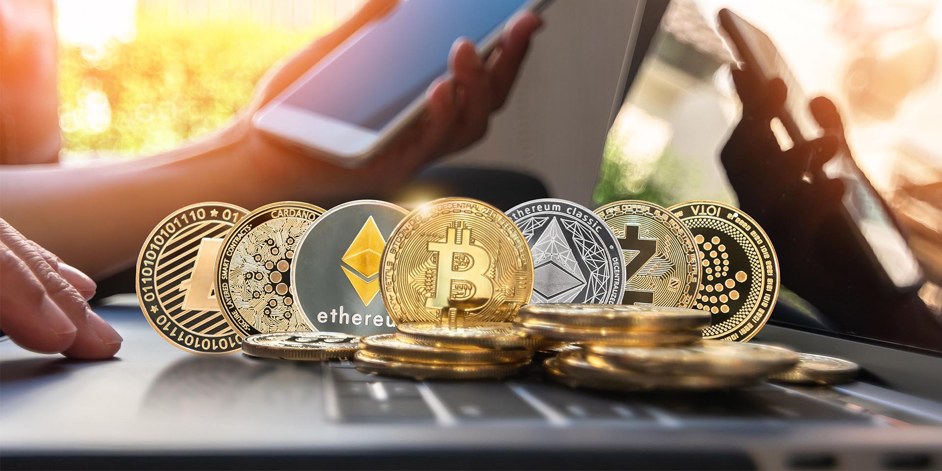 Cold- oder Hotwallet?:Bitcoin, Blockchain und Krypto-Wallet – wenn es um Kryptowährungen geht, sind viele Begriffe in aller Munde. Was verbirgt sich aber hinter all diesen Begriffen und wie sicher sind eure Kryptowährungen vor Cyberangriffen? Wir geben euch eine kleine Einführung.