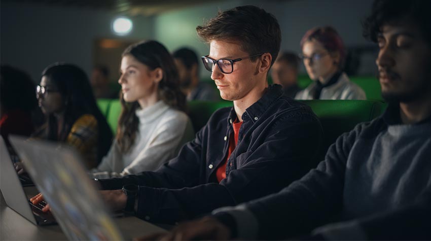 Zwischenzeitlich waren Schüler*innen der Hochschule Furtwangen nicht in der Lage, die Bibliothek oder andere lokale Dienste zu nutzen. © Shutterstock, Gorodenkoff