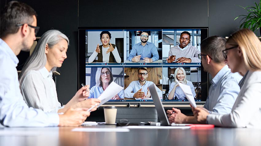 Die präventive Stärkung des Bewusstseins der Mitarbeiter*innen schützt sowohl die Mitarbeiter*innen als auch das Unternehmen. © Adobe Stock, insta_photos