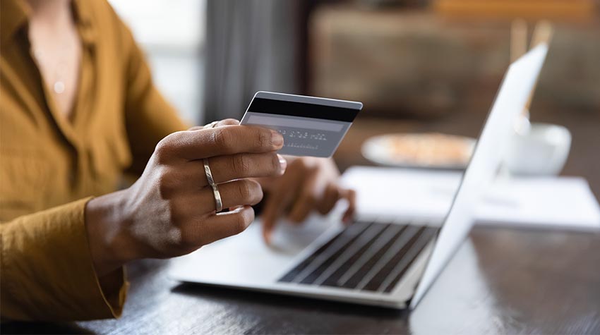 Die Targobank hat zahlreiche Online-Banking-Zugänge aufgrund des Verdachts, dass sensible Kundendaten gestohlen wurden, gesperrt. © Adobe Stock, fizkes