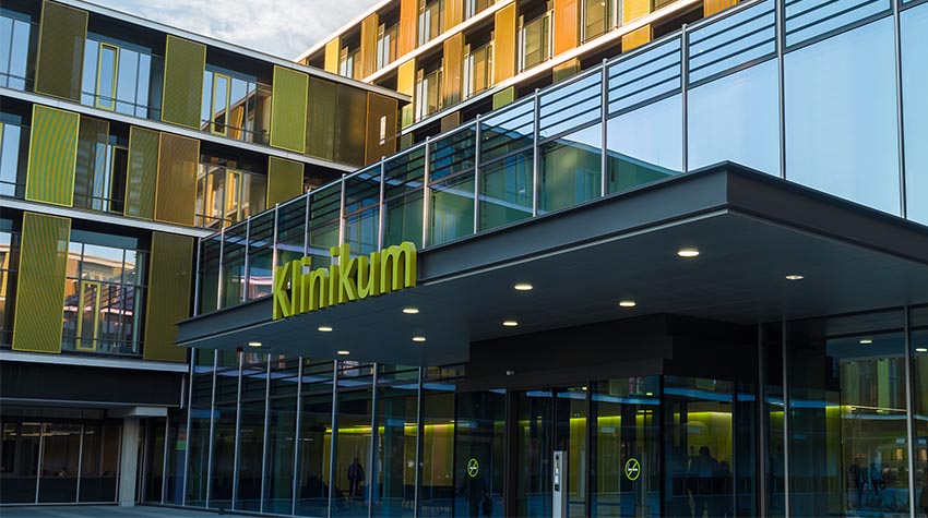 Unbekannte Personen haben die Infrastruktur des Klinikums Esslingen betreten und den Server beschädigt. © Adobe Stock, Manuel Schönfeld